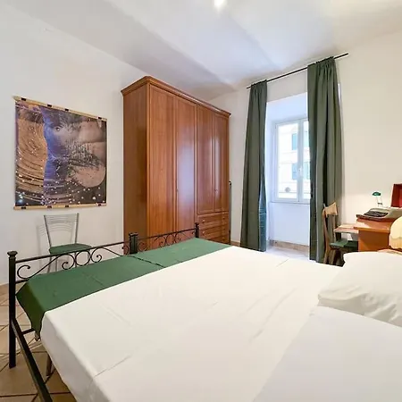 Vatican Art Apartment *