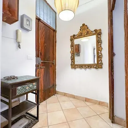 Vatican Art Apartment *