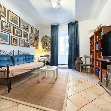 Vatican Art Apartment *